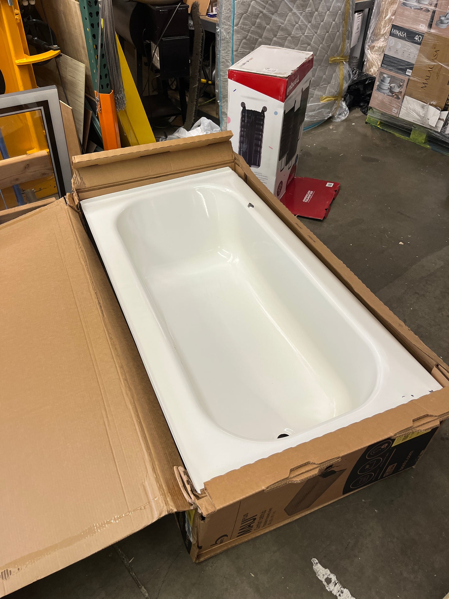 Bootz Industries - Maui Plus 60 in. x 32 in. Soaking Bathtub with Left Drain in White - Retail $384