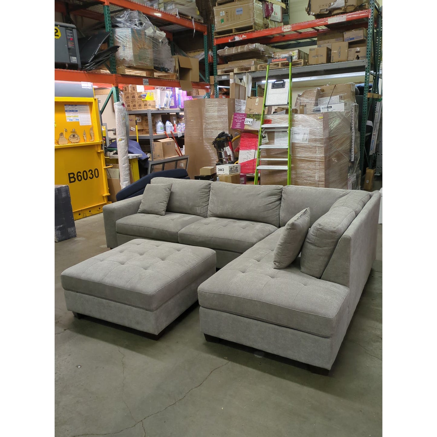 Costco - Thomasville Miles Fabric Sectional with Storage Ottoman - Retail $1399