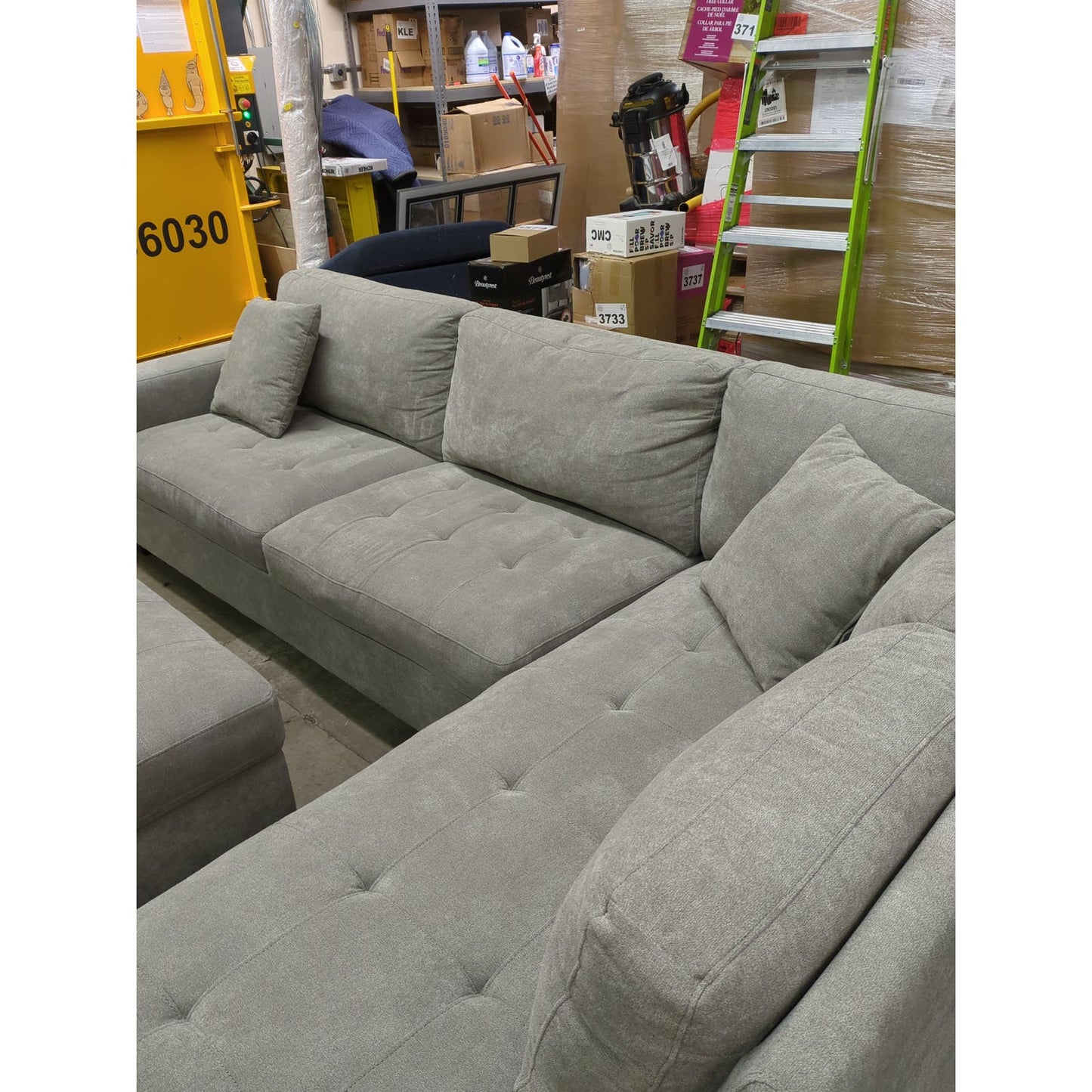 Costco - Thomasville Miles Fabric Sectional with Storage Ottoman - Retail $1399