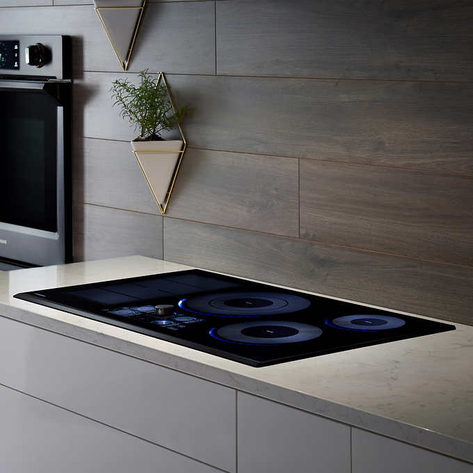 NEW - Samsung 36 in. 5-Element INDUCTION Cooktop with Wifi Connectivity Model: NZ36K7880US - Retail $2499