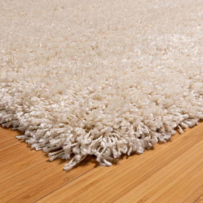 New - Costco - Thomasville Marketplace Luxury Shag Rugs, 5 ft. 3 in. x 7 ft. 5 in, Cream - Retail $159