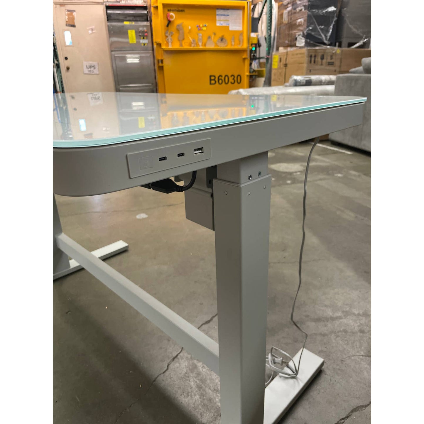 Costco - Tresanti Geller 47” Adjustable Height Desk - Retail $329